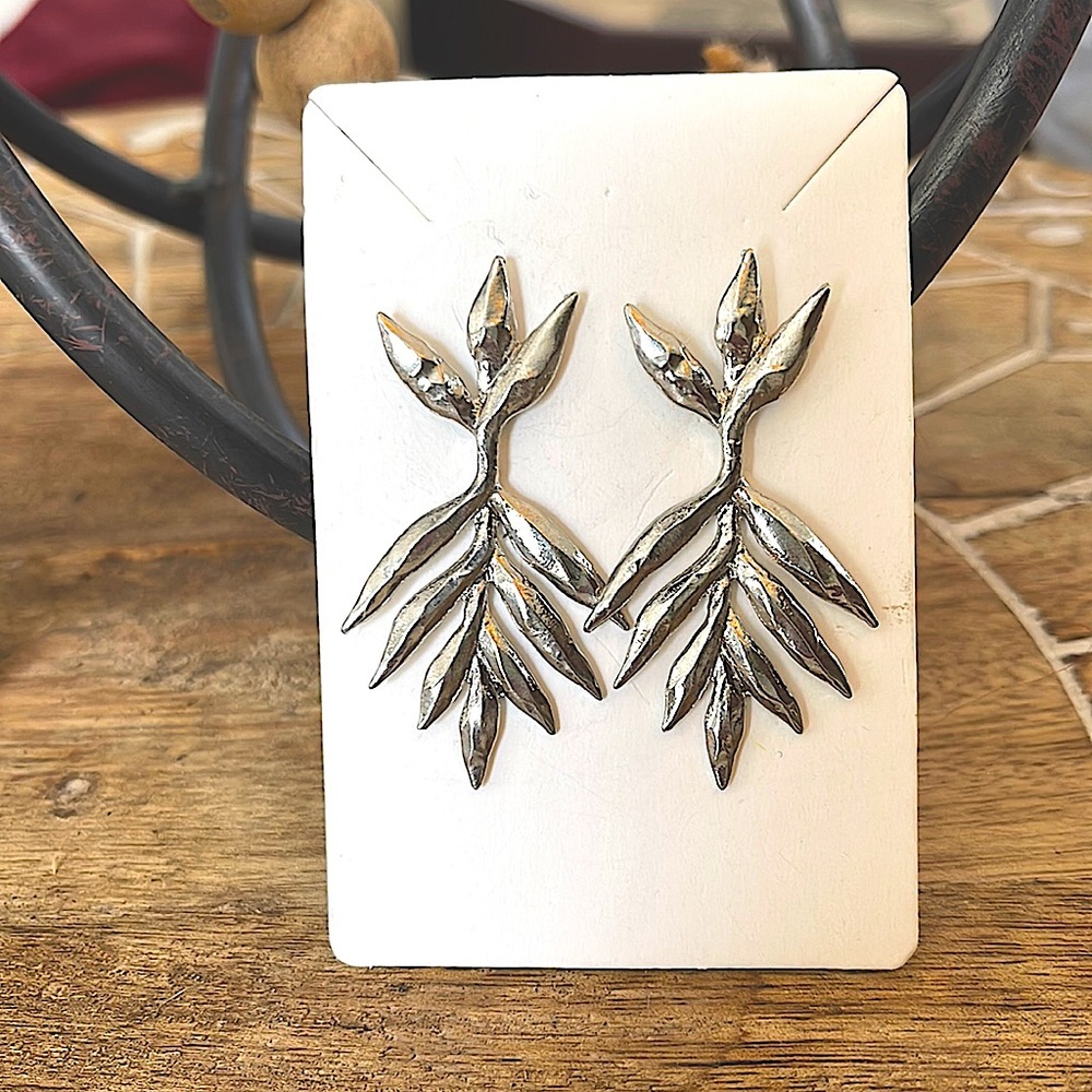 Gorgeous silver leaf earrings